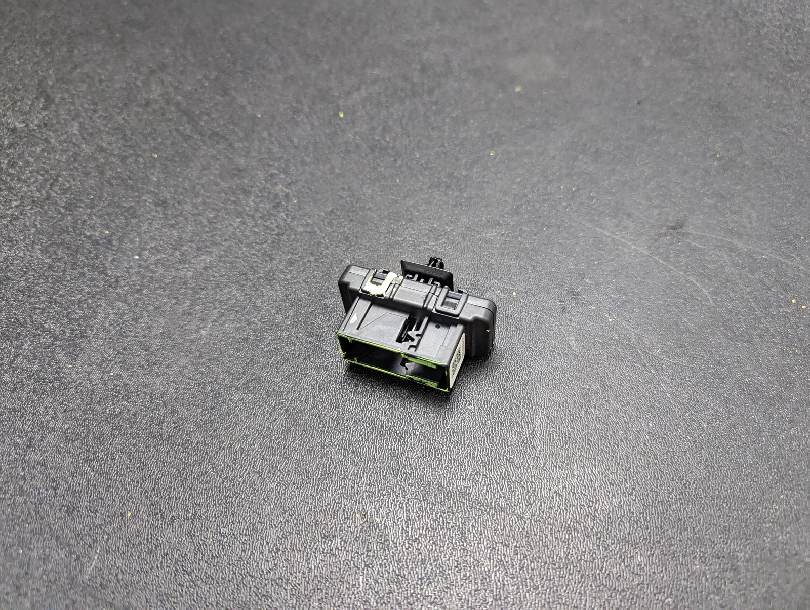 3PC Bus Interface Connector 2022 BMW X1 6814609 2016 2017 2018  