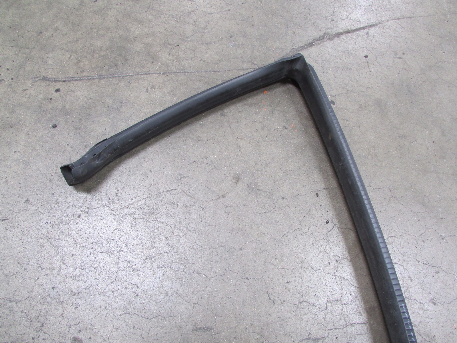 Maserati Granturismo, LH, Left Upper Door Gasket, Used, P/N 80089200