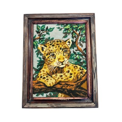 Vintage Nadelspitze, Kreuzstich, Handarbeit Wandteppich, gerahmt Leopardenjunges