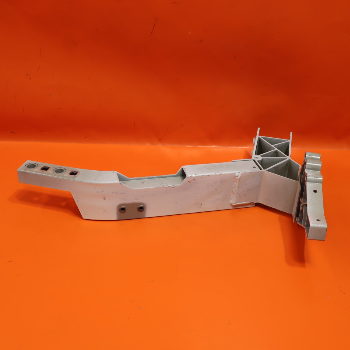 ROLLS ROYCE CULLINAN CARRIER SUPPORT BRACKET RIGHT 2017-2022 2023 41007448932