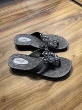 Capelli New York Brand gray women's floral sandals size 10