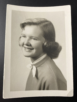 1950s Close Up Portrait of Young Women Lady Girl Original Vintage Photo P15zb3