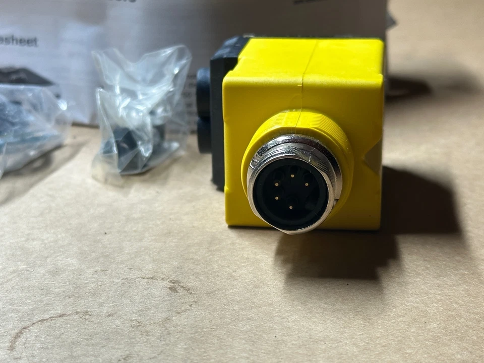 Banner Engineering 37005 Q45VR2FQ Q45 Photoelectric Sensor 5A 90-250V AC - Image 4 of 4
