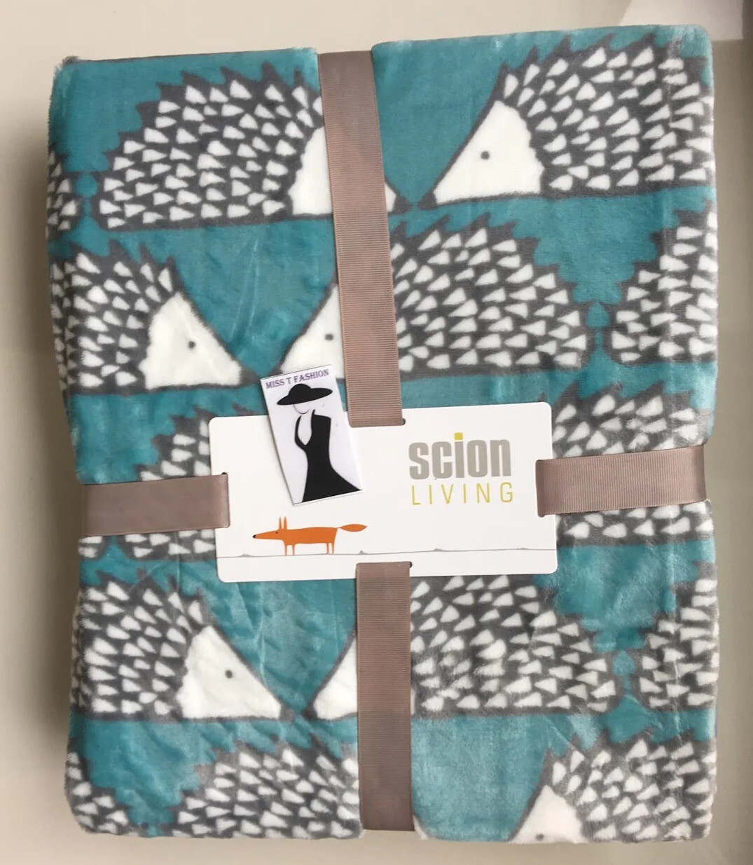 Scion SPIKE THE HEDGEHOG Fleece Throw Teal Blue Grey White 140 x 180 cm  QUIRKY 5016709629003 | eBay