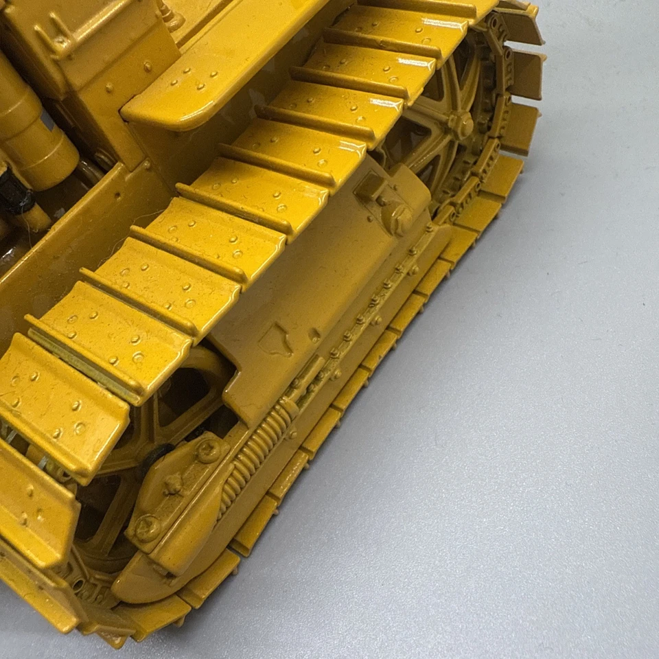 Caterpillar Twenty Two Crawler Tractor - 1/16 - Norscot #55154 - Missing One Tra - Image 4 of 4