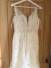 Ivory Lace & Tulle V-Neck Sleeveless Mermaid Wedding Dress Button Back UK 12