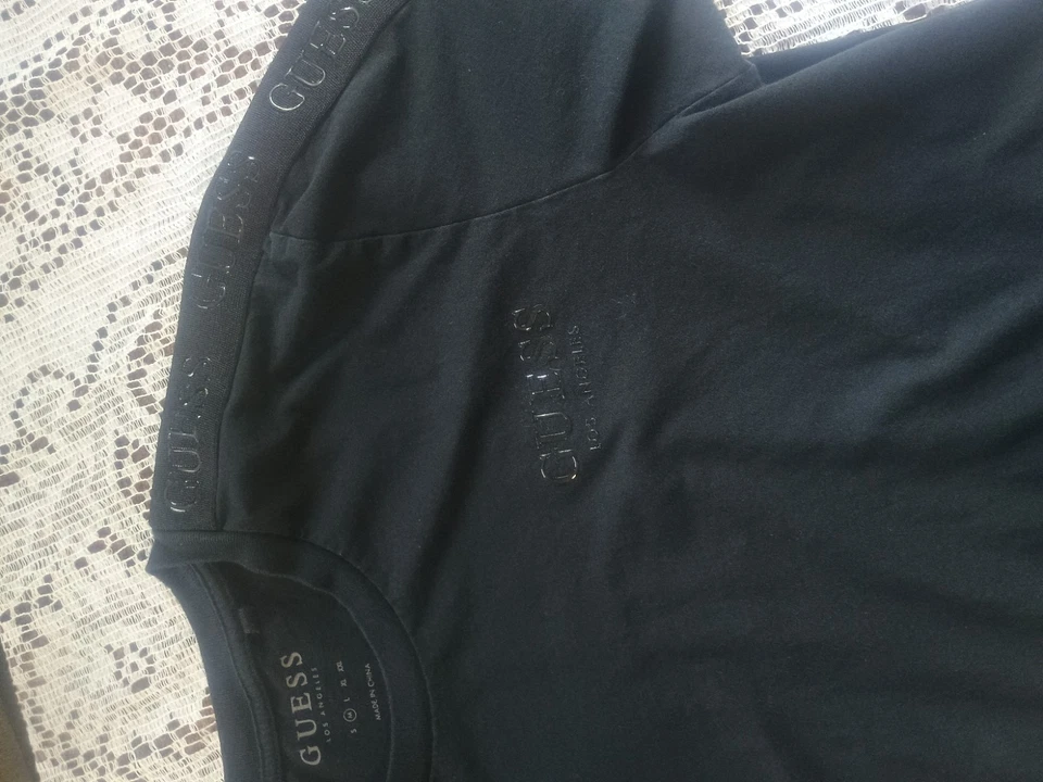 GUESS Los Angeles Embossed Logo Shoulder Tape T-Shirt Men's M Black - Image 3 of 4