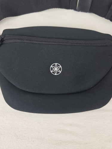 GAIAM Black Belt Bag Pocket Adjustable Strap Logo Waist Fanny Pack NWOT - Picture 5 of 11