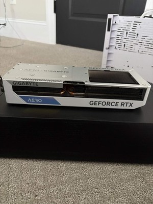 GIGABYTE AERO OC GeForce RTX 4070 SUPER 12GB HDMI DisplayPort PCI Express 4.0