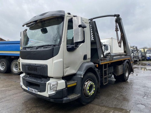 2014 Volvo FL-250 Skip Loader - Picture 2 of 19
