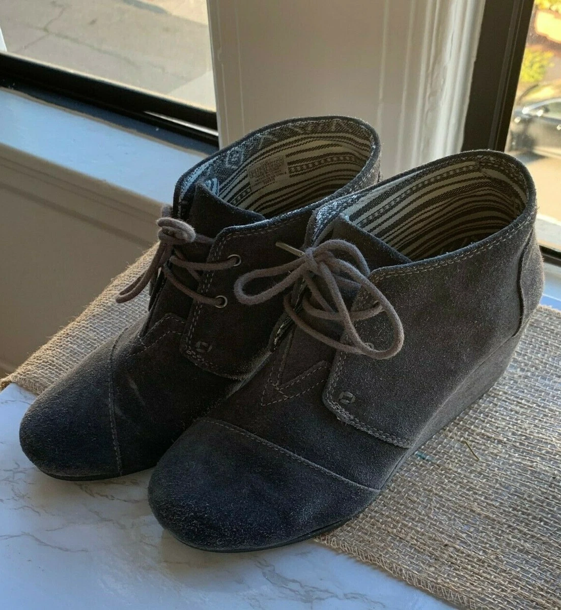 TOMS Grey Suede Wedge Lace Up Ankle Boots Booties Womens Size W 8.5 FREE SHIP