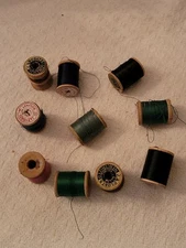 VINTAGE SET OF J. & P. COATS WOODEN SPOOL THREADS DIFFERENT COLORS