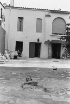 Charles Trenet in a chaise-longue in a swimsuit by his swimmin 1970s Old Photo
