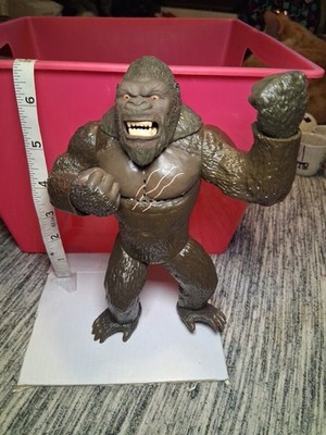 2021 Legendary & WBEI King Kong 7.5  Tall w/ Sounds 