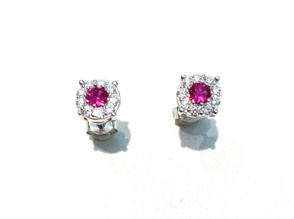 Orecchini a Lobo in Argento 925 con Zirconi tipo rubino– Forma Quadra - Immagine 2 di 4