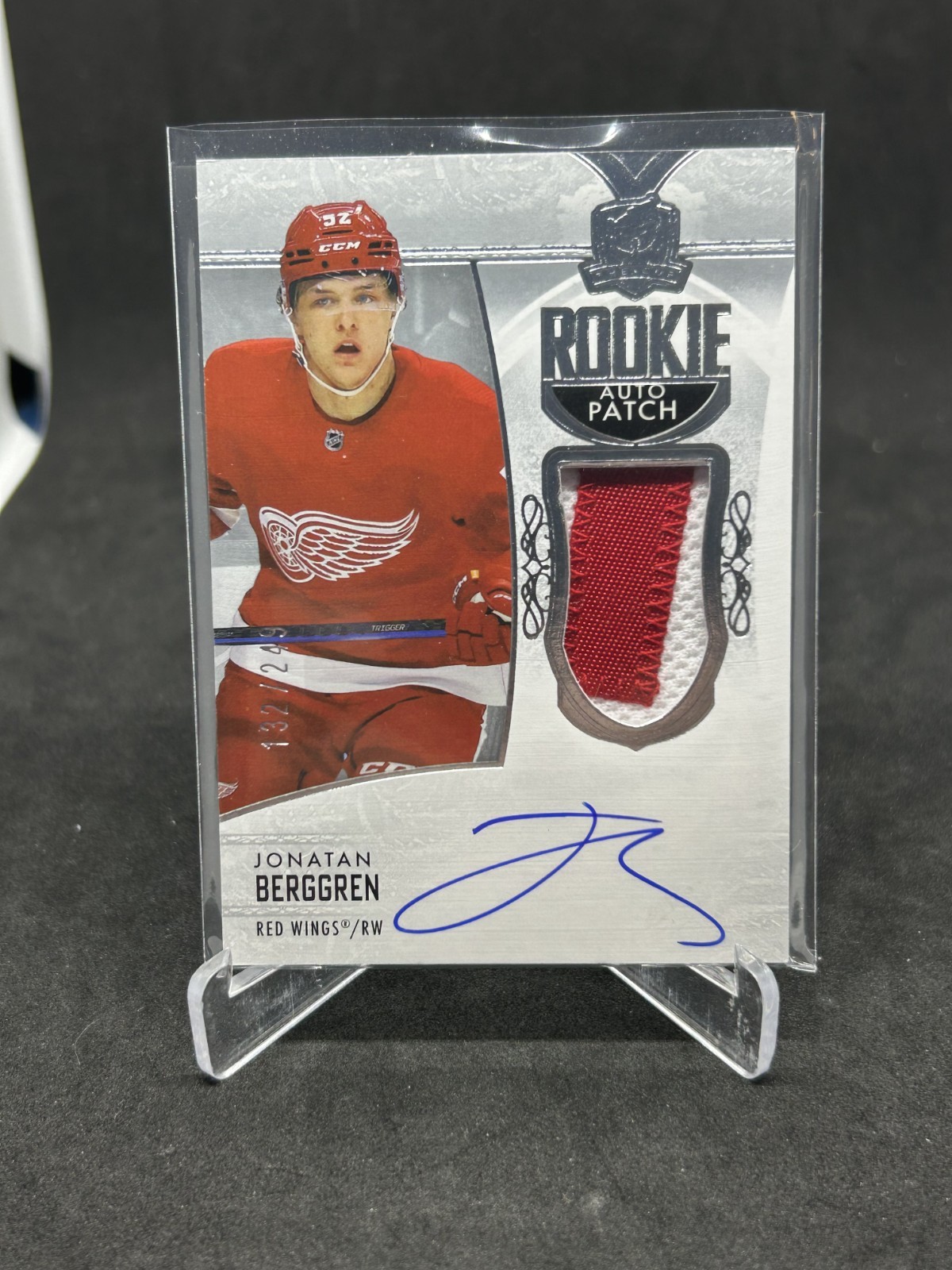 2022-23 Upper Deck The Cup Jonatan Berggren Rookie Patch Auto /249 #179 Red Wing
