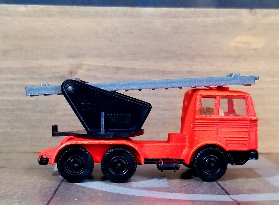 EFSI CAMION POMPIERI MERCEDES ARANCIONE CON SCALA MADE IN HOLLAND 1973 1^ SERIE - Immagine 3 di 4