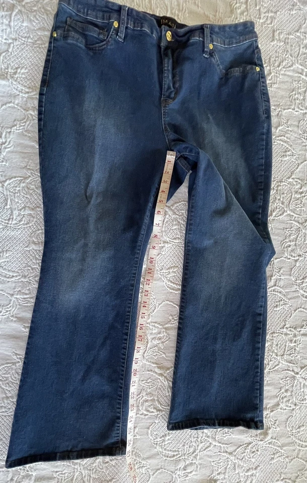 Jeans Iman Denim Azul Tono Dorado Botón Acento y Logo Damas Talla 18WP Leer Foto 3 de 4