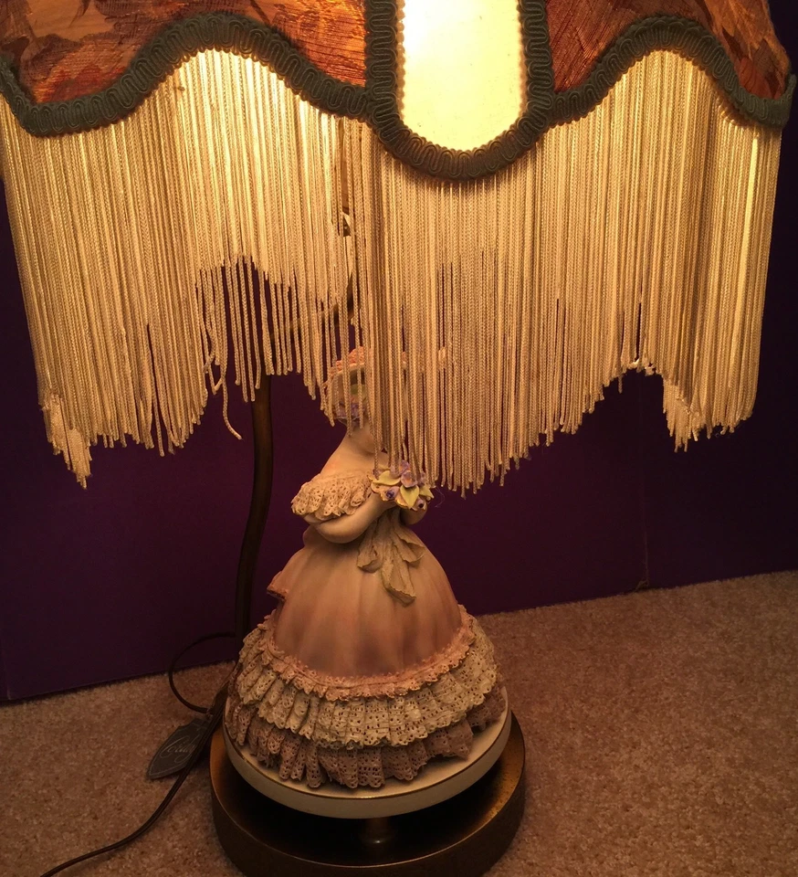 1950's Porcelain Table Lamp Works! - Image 4 of 4