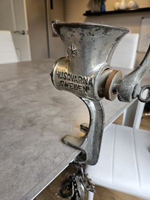 Husqvarna Sweeden No 2 Fleischwolf Wurstfüller Vintage Retro Küche Requisite
