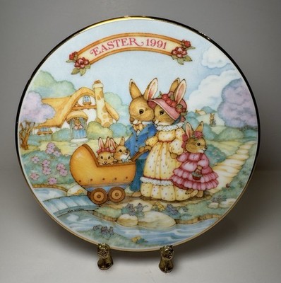 Avon Springtime Stroll 1991 Easter Collector Plate Porcelain 22K Gold Rabbits