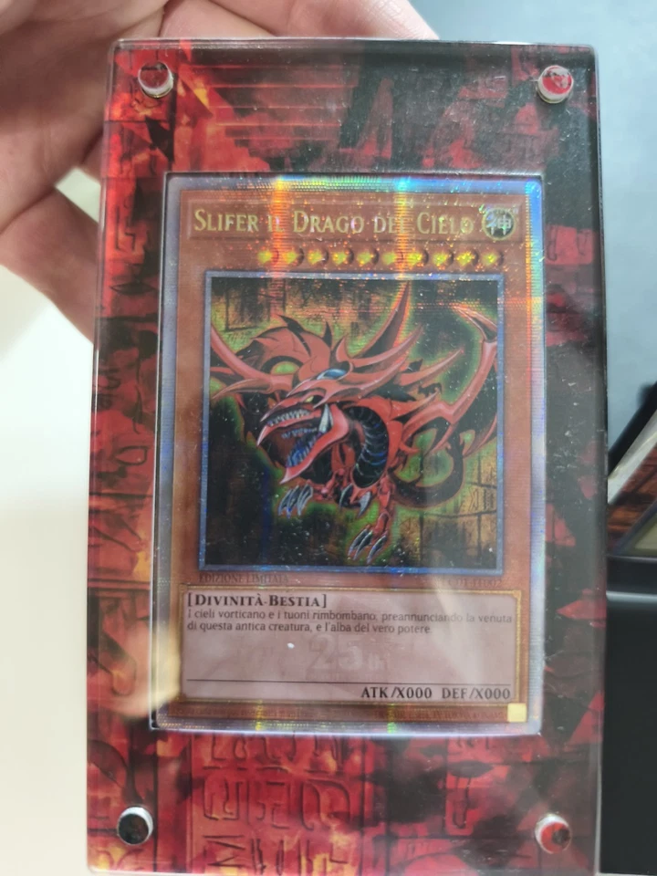 Set Divinità Egizie Yu-Gi-Oh! – Quarter Century Secret Rare+ Display Acrilici - Immagine 3 di 4