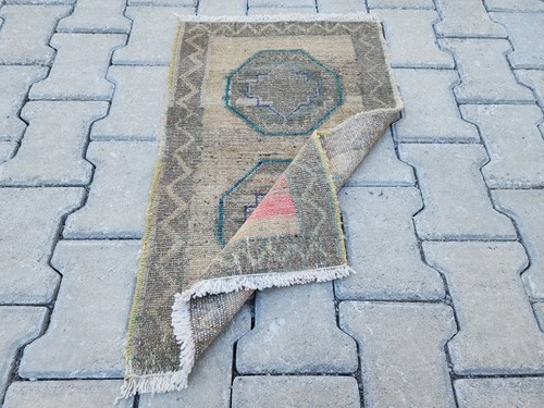Mini Turkish Rug, 1.5x2.4 ft, Beige Teal Medallion, Handwoven Wool Vintage Rug - Picture 8 of 9