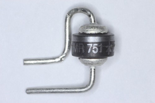 20 Stück Leistungs/Gleichrichter-Diode MR751 100V 6A MOTOROLA - 第 1/1 張圖片