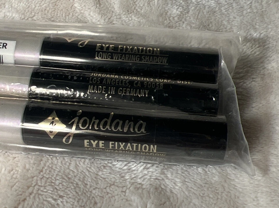 Sombra de ojos Jordana fijación de ojos en color plata insaciable Foto 2 de 3