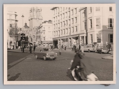 London England - St. Martin's Pl Streetlife - Altes Foto 1960er