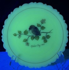 VTG Fenton 1980 Satin Custard Uranium Hand Painted /Signed Mother's Day Plate 8"