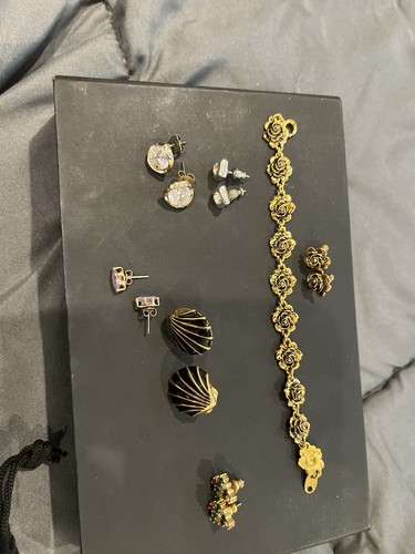 Assorted Jewelry. Bracelet And Earrings - Picture 2 of 2