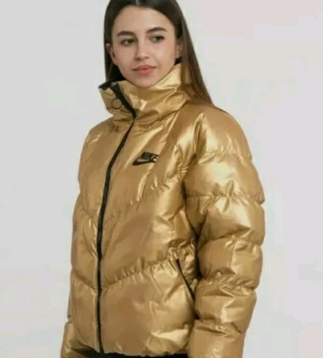 SACAI X NIKE $250 Nike DONNA abbigliamento sportivo imbottitura sintetica puffer giacca cappotto oro BV3135 707 M