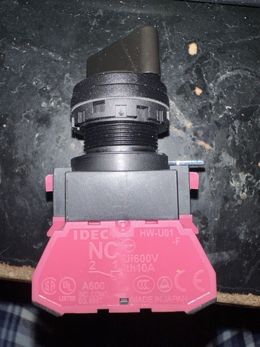 IDEC Control Unit HW1S-2TF11 Switch - Picture 3 of 4