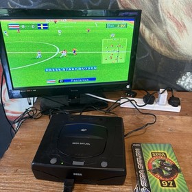 Sega Saturn MK2 Video Game Console 1995 Model MK-80200A-50 With Games Bundle