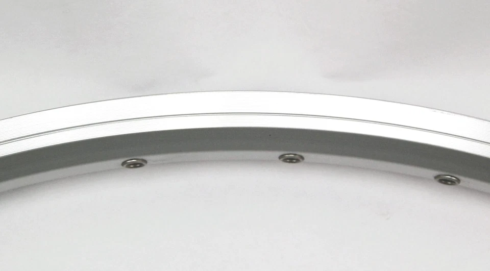 geöste Hohlkammerfelge silber 26 Zoll Vuelta CUT19 32 Loch (19Cx559) Autoventil - Bild 4 von 4