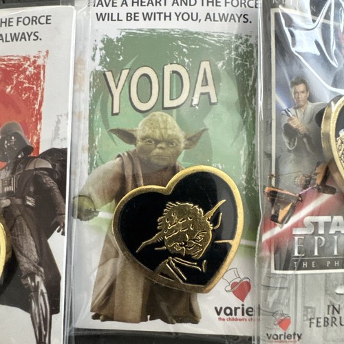 Lote 5 prendedores de variedad Star Wars Yoda, C-3PO R2-D2 y Darth Vader Minions Hunger Gam - Imagen 4 de 8