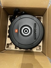 JBL Basspro Hub Aktiv Subwoofer für die Reserveradmulde inkl. Fernbedienung
