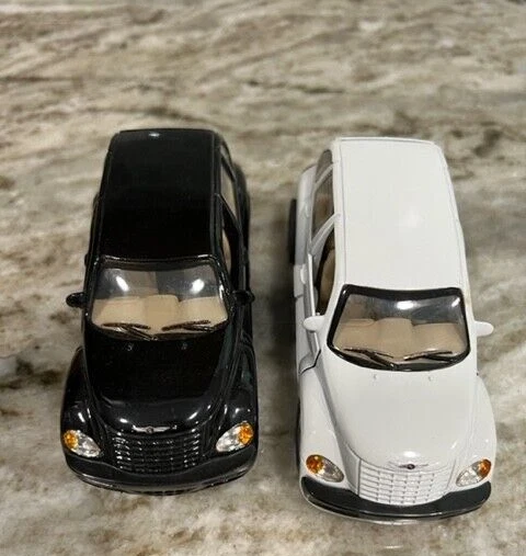 Saico 2000 PT Cruisers 1:32 Scale DP5019 NEW SET Of 2 Black And White - Image 2 of 4
