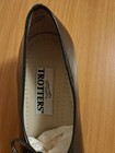 New In Box Trotters Roxy Size 7M Anthracite Metallic Color Shoes Leather Uppers — photo 6