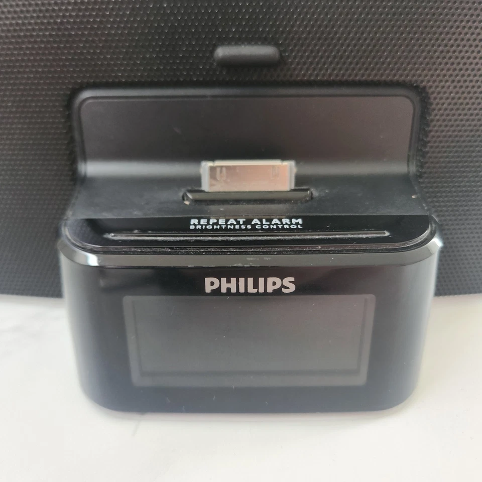 Philips Alarm Clock/Radio/Dock for iPhone/iPod - DC220/05 - VGC - Fast Dispatch! - Image 3 of 4