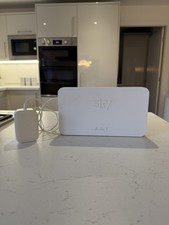 Sky Q ‎SE210A Wireless Network Booster - White with Ethernet Port 