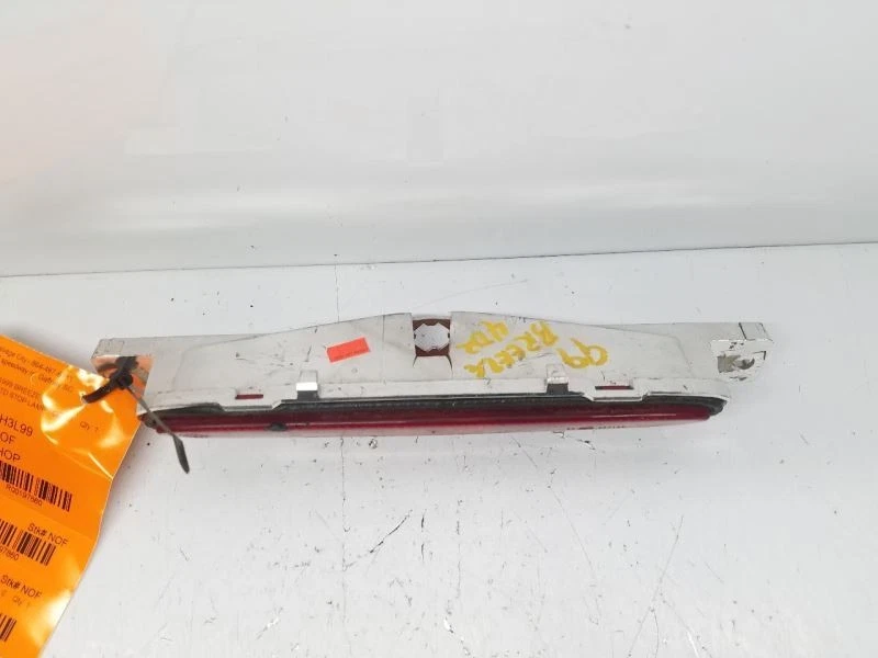 Conjunto de tercera luz de freno de montaje alto para 98-00 Plymouth Breeze OEM Foto 4 de 4