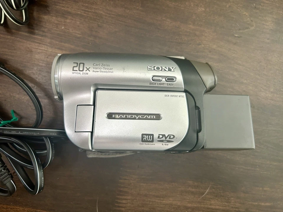 Sony Handycam DCR-DVD92 DVD-R Camcorder Tested Working Battery Cords Case - Image 2 of 4