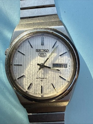 REPAIRS - Vintage 1984, WHITE, SEIKO 5 Men's Automatic Day/Date Watch, 7009-8820