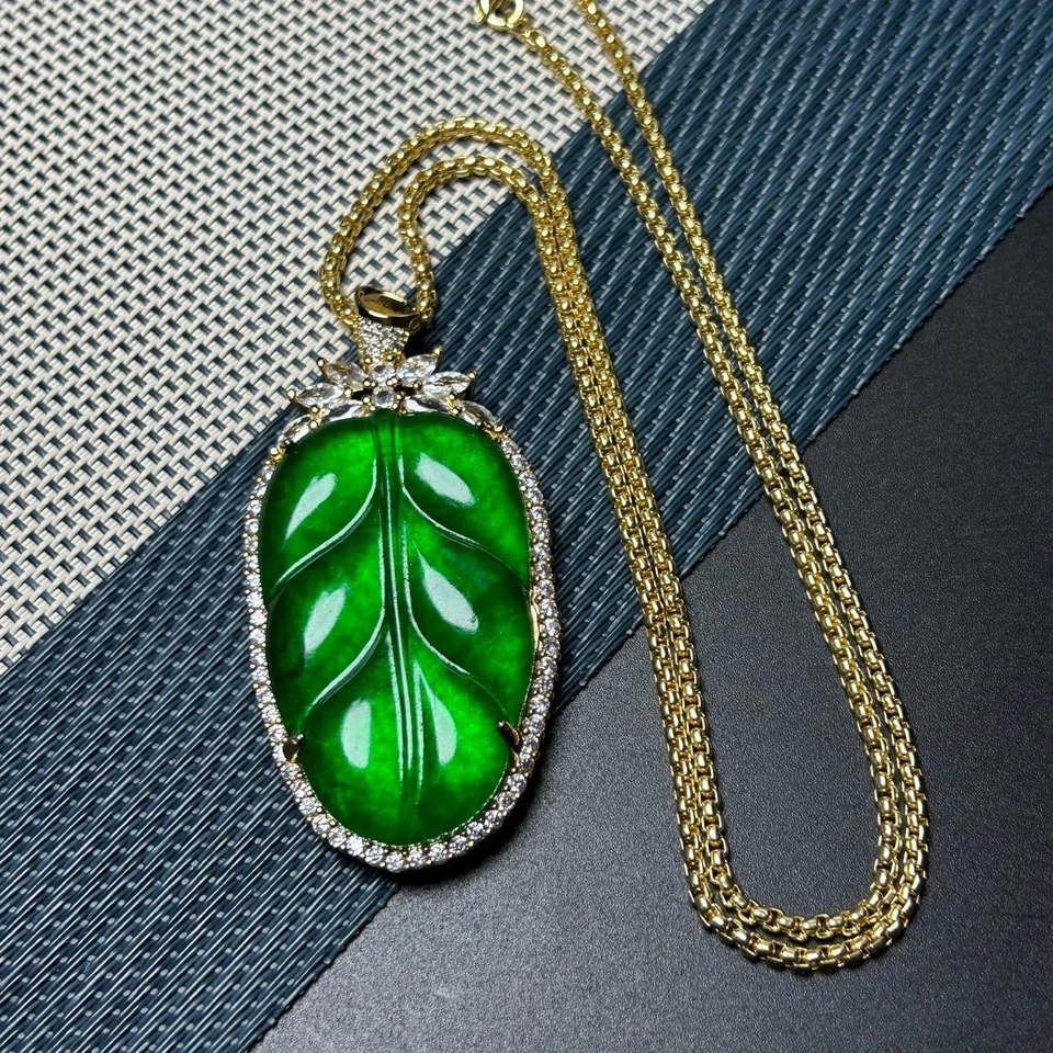 Colgante y collares tallados en jadeíta verde hielo natural real Foto 2 de 4