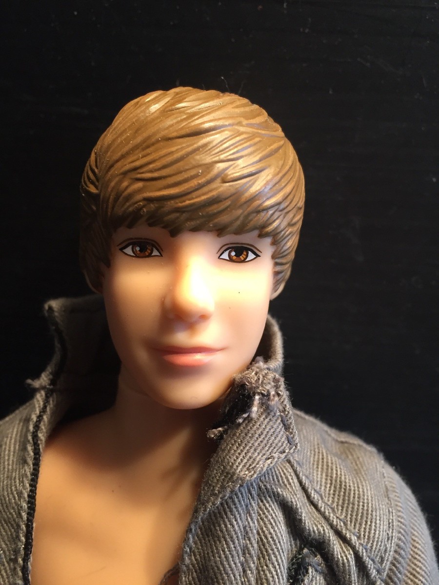 B42) JUSTIN BIEBER SINGING ROCK AND POP ICON BARBIE-KEN SIZE DOLL
