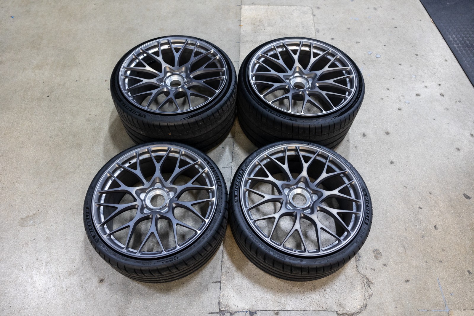Lamborghini Technica/STO HRE 520M Wheels & Michelin Tires