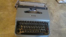 Olivetti Lettera 22 Ultra-Portable Typewriter (for part or repair) thumbnail