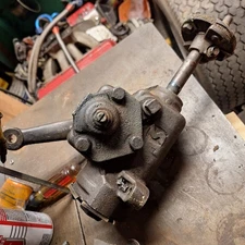 GM Manual steering gear box Saginaw 5675536 with rag joint and pitman arm